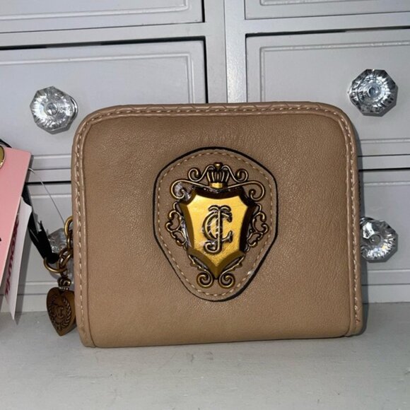 NWT Juicy Couture Beige Wallet with Gold Emblem - Picture 1 of 8